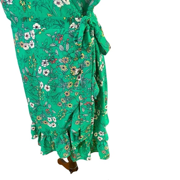 AUW Green Floral Short Sleeve Wrap Dress Womens
Size Large - Picture 8 of 16